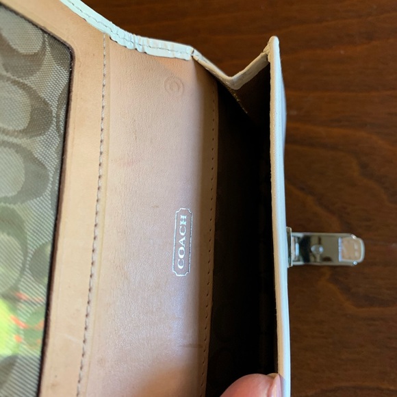 Coach White Card Case - Picture 5 of 6